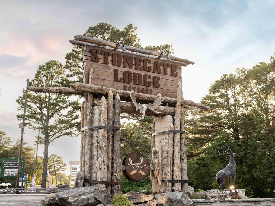 Stonegate Lodge King Bed Wifi 50 Roku Tv Salt Water Pool Room #104 Eureka Springs Luaran gambar