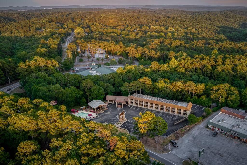 Stonegate Lodge King Bed Wifi 50 Roku Tv Salt Water Pool Room #104 Eureka Springs Luaran gambar